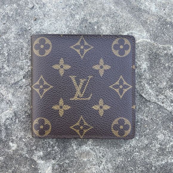 Louis Vuitton Monogram Billfold Bifold Wallet Coin Compartment